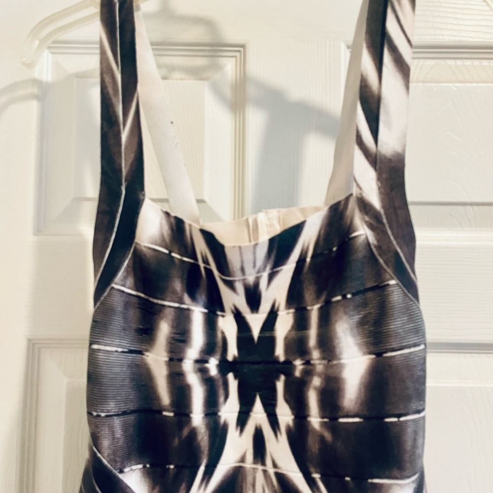 Bebe Bandage Vertigo Print Dress - Picture 4 of 5